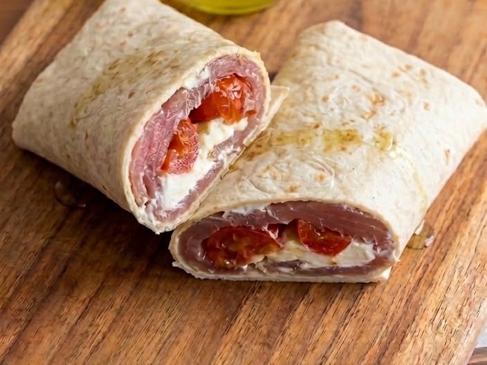 Balinese Wrap OG — 100g smoked tuna, Philadelphia, cherry tomatoes, EVO oil